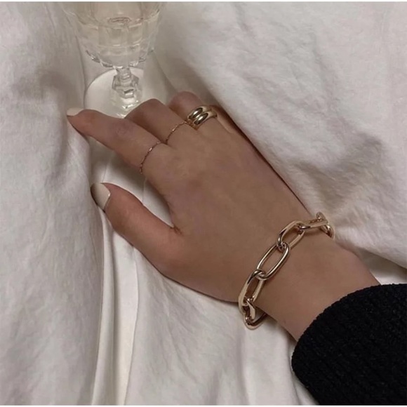 Bold gold oval chunky chain link bracelet